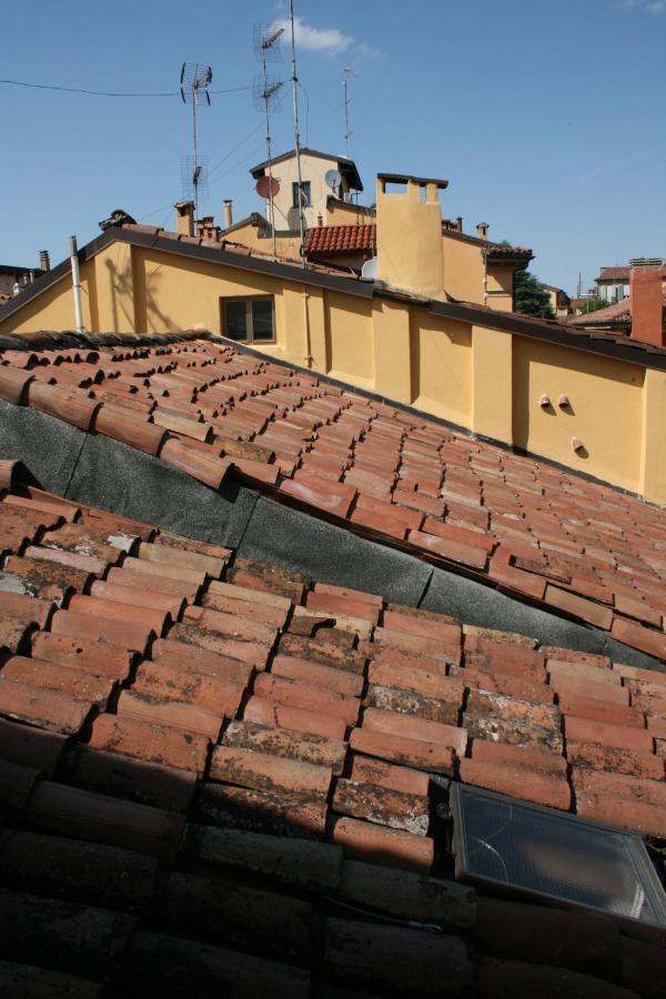 Apartamento Alloggio Incantevole Sui Tetti Di Bolonia Exterior foto